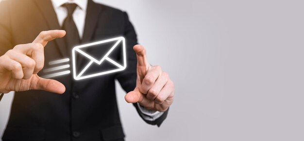 Conceito de e-mail marketing e newsletterContate-nos por e-mail de newsletter e proteja suas informações pessoais de spam conceito de correioEsquema de vendas diretas no negócio Lista de clientes para envio