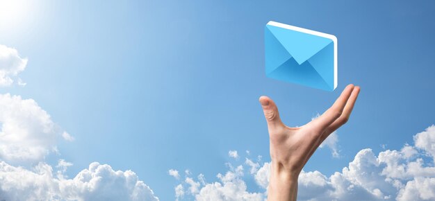 Conceito de e-mail marketing e newslettercontate-nos por e-mail de newsletter e proteja suas informações pessoais de spam conceito de correioesquema de vendas diretas no negócio lista de clientes para envio