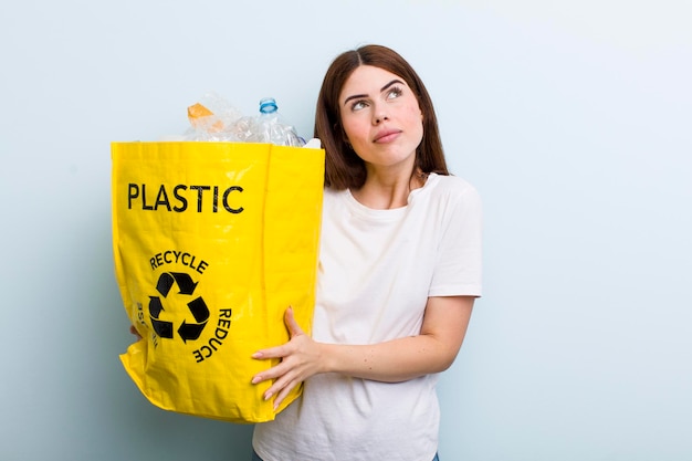 Conceito de ecologia de mulher bonita adulta jovem