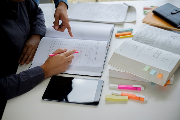 Foto conceito de educação com estudantes