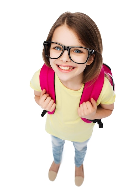 conceito de educação e escola - adolescente feliz e sorridente em óculos com bolsa