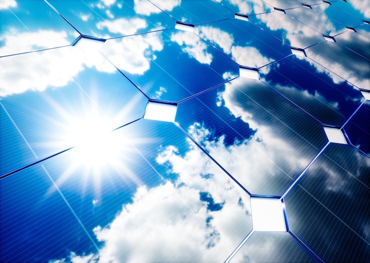 Foto conceito de energia solar. reflexão de céu azul no painel fotovoltaico. renderização 3d.