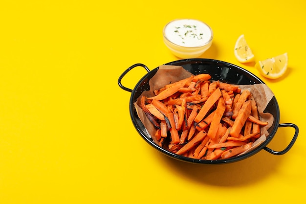 Conceito de espaço de batata-doce frita de comida saborosa para texto