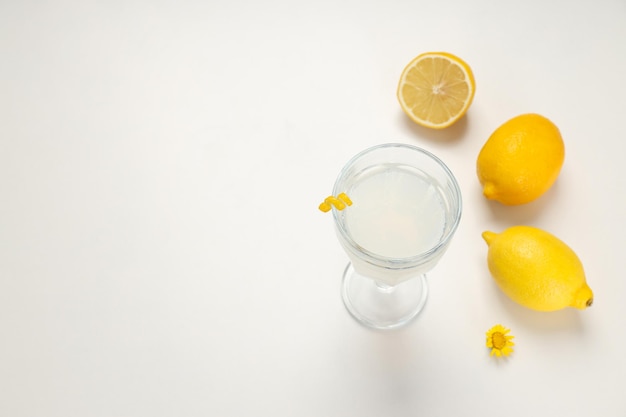 Conceito de espaço de bebida saborosa Limoncello para texto