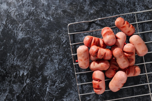 Conceito de espaço de mini salsicha grelhado de comida saborosa para texto