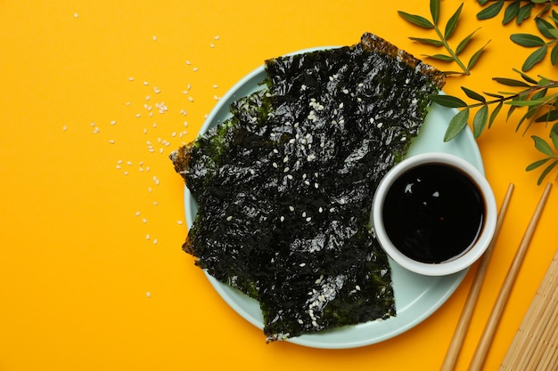 Conceito de espaço nori de algas de comida japonesa para texto