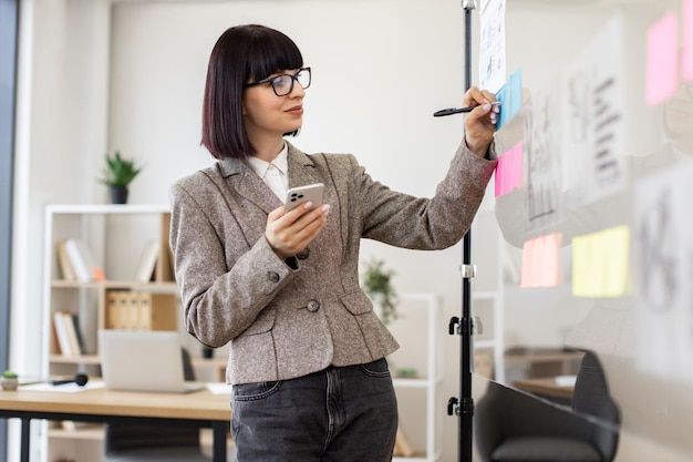 Conceito de estratégia de negócios e marketing digital