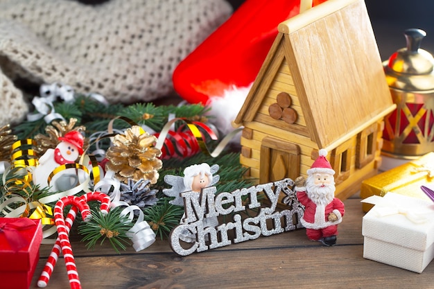Conceito de Feliz Natal com presentes e decorações de Natal