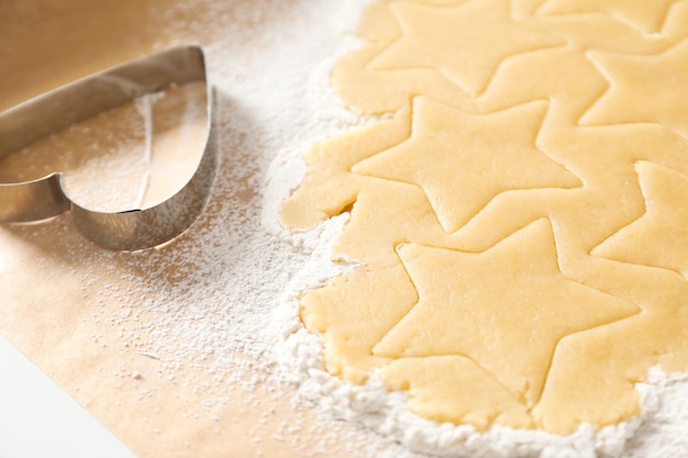 Conceito de ferramentas para cozinhar biscoitos cortador de biscoitos close-up