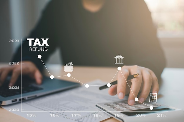 Conceito de finanças de negócios de otimização de pagamento de impostos usando o ícone de calculadora e impostos na tela de tecnologia imposto de renda e fundo de propriedade para pessoas físicas e jurídicas como o IVA