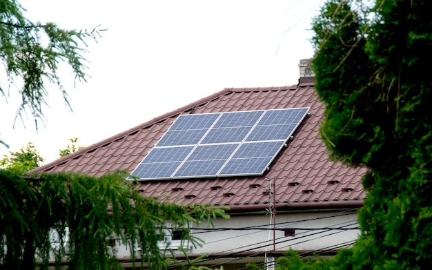 Conceito de fonte de eletricidade alternativa fotovoltaica de painel solar de recursos sustentáveis