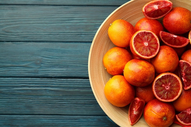 Conceito de frutas cítricas com espaço vermelho laranja para texto