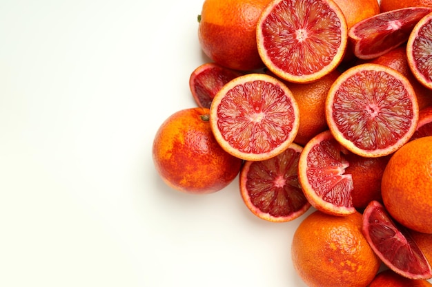 Conceito de frutas cítricas com espaço vermelho laranja para texto