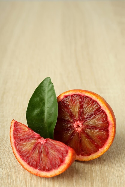 Conceito de frutas cítricas com laranja vermelha de perto