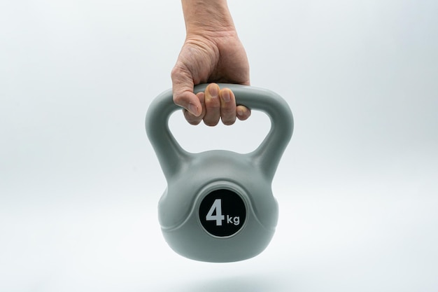 Conceito de ginásio em casa com kettlebells e halteres