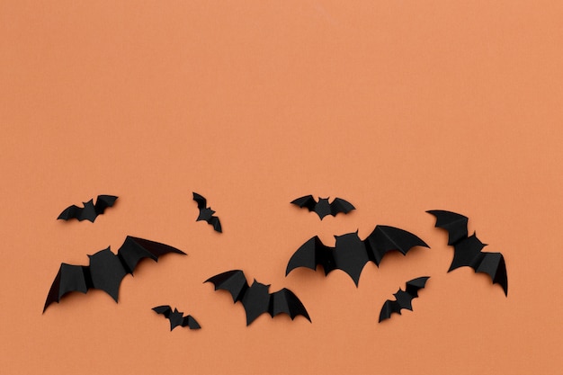 Conceito de Halloween e decoração - morcegos de papel voando