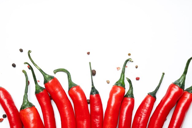 Conceito de ingredientes quentes e picantes pimenta vermelha