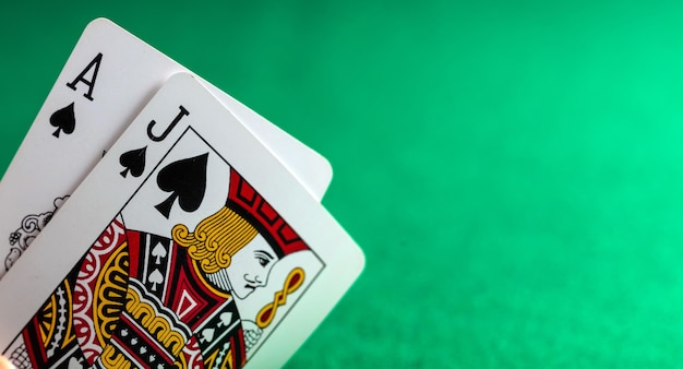 Conceito de jogo de cassino Blackjack em feltro verde