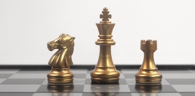 Conceito de jogo de tabuleiro de xadrez de ideias de negócios e competição e estratégia, conceito e dinheiro financeiro