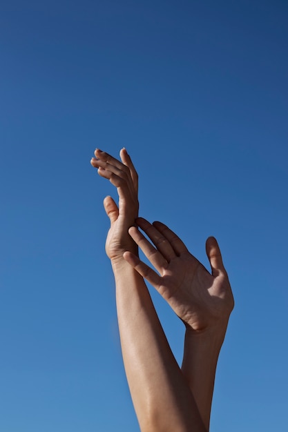 Foto conceito de mãos bonitas e sensíveis