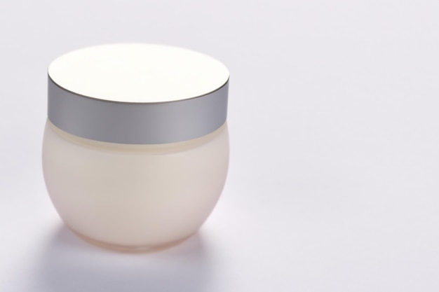 Foto conceito de marca cosmética garrafa de creme produto de embalagem cosmética bonita e espaço em branco
