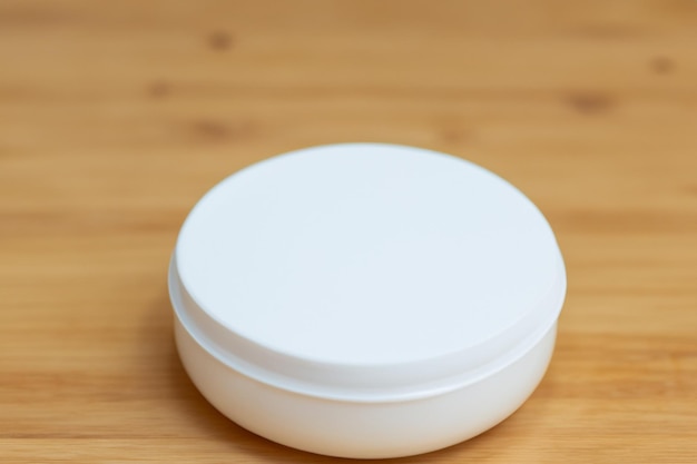 conceito de marca cosmética garrafa de creme produto de embalagem cosmética bonita e espaço em branco