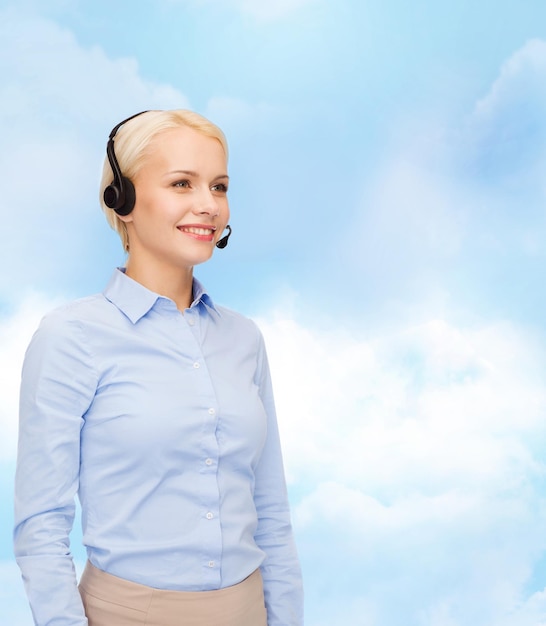conceito de negócios e escritório - operador de linha de apoio feminino amigável com fones de ouvido