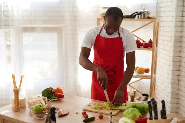 Conceito de nutrição saudável. Cozinhando o café da manhã útil.