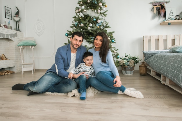 Foto conceito de parentalidade feliz. conceito de ano novo