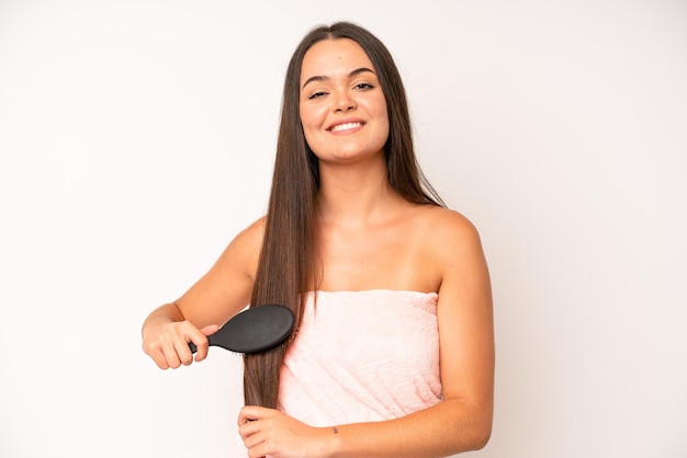 Foto conceito de pente de cabelo de mulher adulta muito jovem