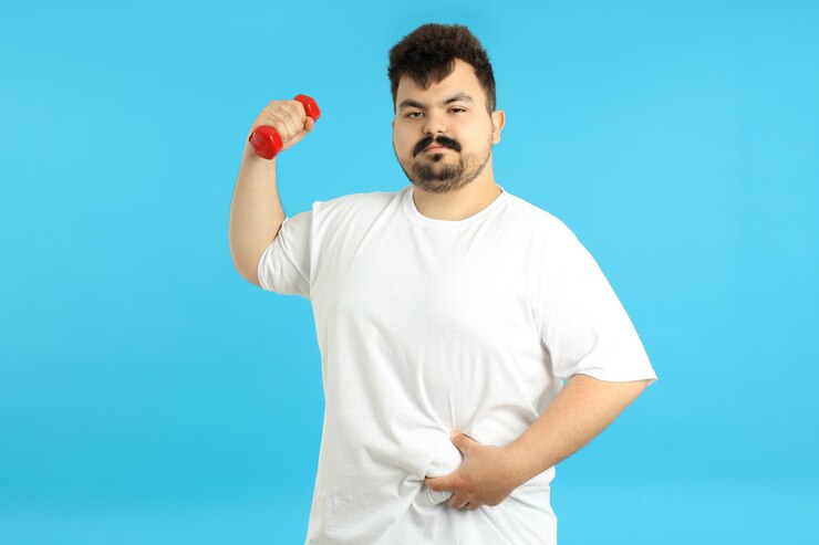 Foto conceito de perda de peso jovem gordo em fundo azul