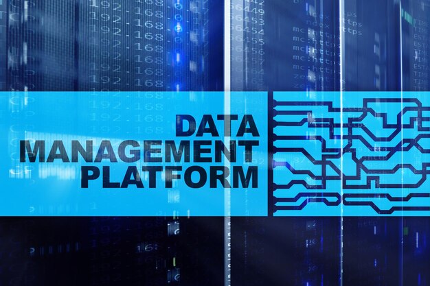 Conceito de plataforma de gerenciamento e análise de dados no fundo da sala do servidor