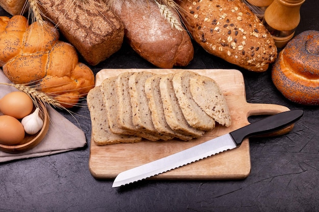 Conceito de produção doméstica de produtos agrícolas naturais de pão caseiro