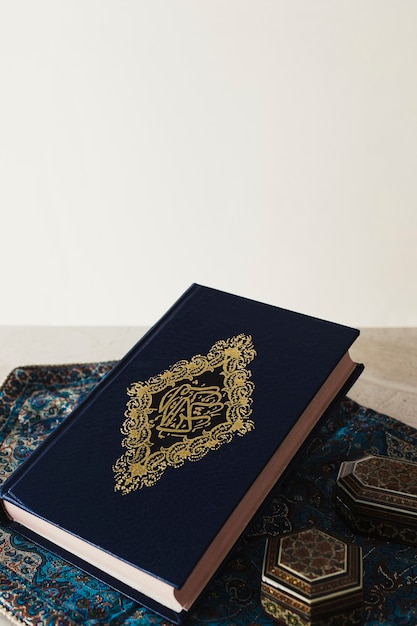 Conceito de Ramadã com Alcorão