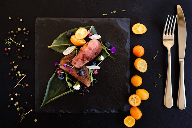 Foto conceito de receita de refeição de cozinha exótica da tailândia. deliciosa comida gourmet. cozinha nacional.