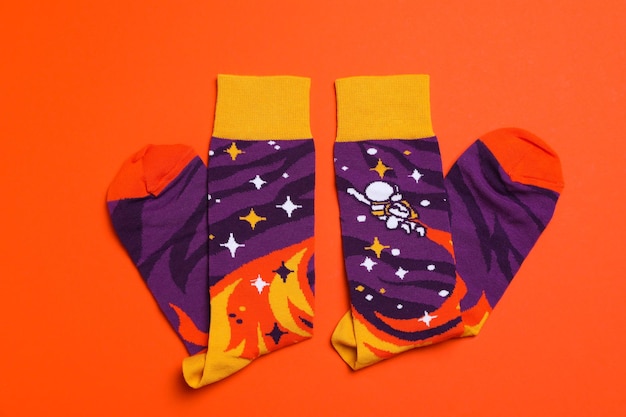 Conceito de roupas para vista superior de meias de pernas