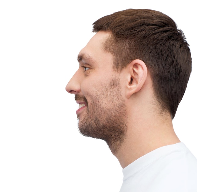 Foto conceito de saúde e beleza - retrato de um jovem bonito sorridente