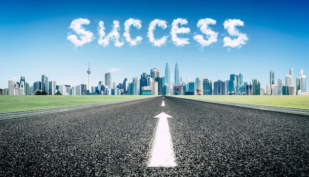 Conceito de seguir o caminho certo para a estrada do sucesso