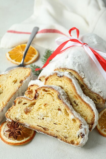 Conceito de sobremesa alemã stollen close-up