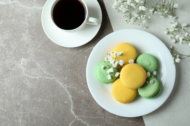 Conceito de sobremesa saborosa com deliciosos macaroons