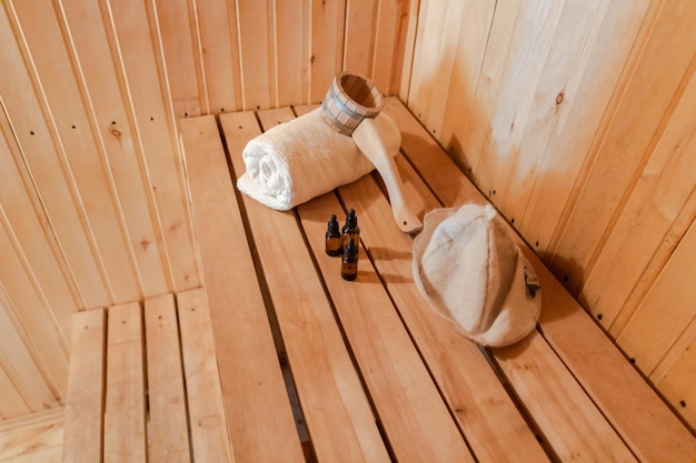 Conceito de spa tradicional russo antigo spa detalhes interiores sauna finlandesa sauna a vapor com...