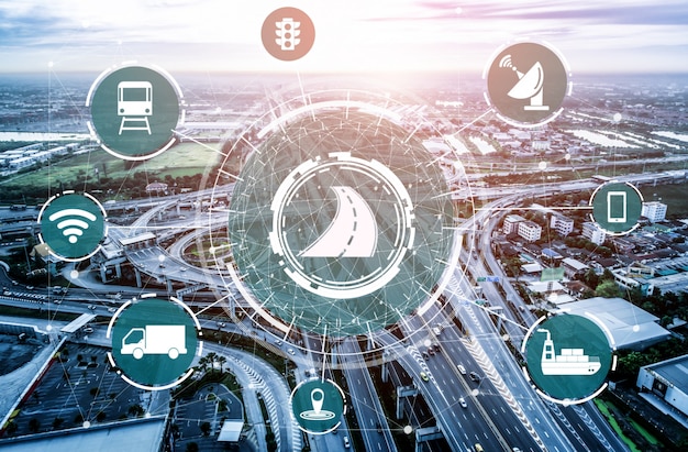 Conceito de tecnologia de transporte inteligente para o futuro tráfego de automóveis na estrada