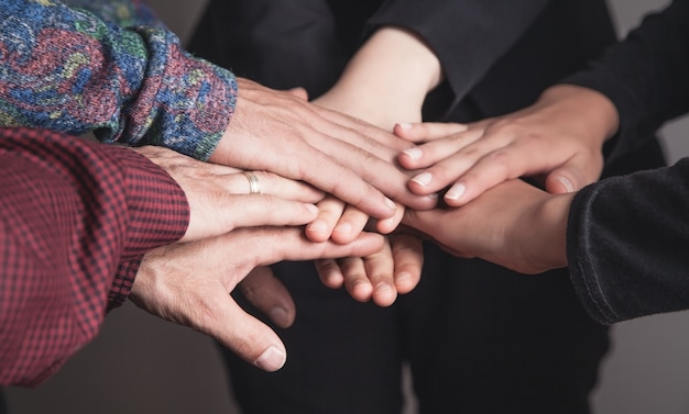 Foto conceito de trabalho em equipe de negócios. unidade, amigos, grupo