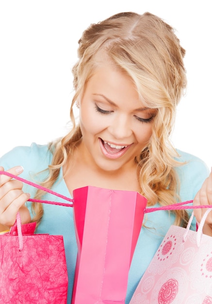 conceito de varejo e venda - mulher feliz com sacolas de compras