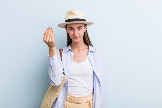 Conceito de verão de mulher bonita adulta jovem