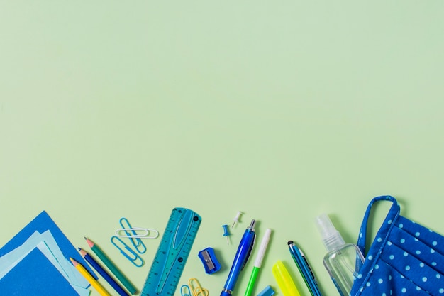 Conceito de volta às aulas com espaço de cópia