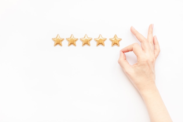 Conceito do feedback da experiência do cliente de cinco estrelas