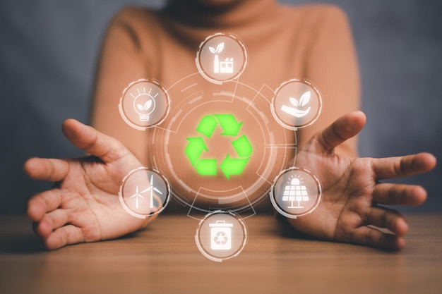 Conceito ESG de meio ambiente Negócios éticos verdes preservação de recursos redução de CO2 cuidado com os funcionários Mulher de mão com ícone ESG de tela VR