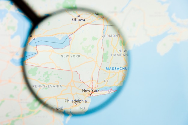 Conceito ilustrativo de visualização do estado da América de Nova York, NY na tela de exibição através de lupa