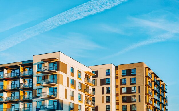 Conceito imobiliário complexo de edifícios residenciais da casa de apartamentos da UE. Lugar para espaço de cópia